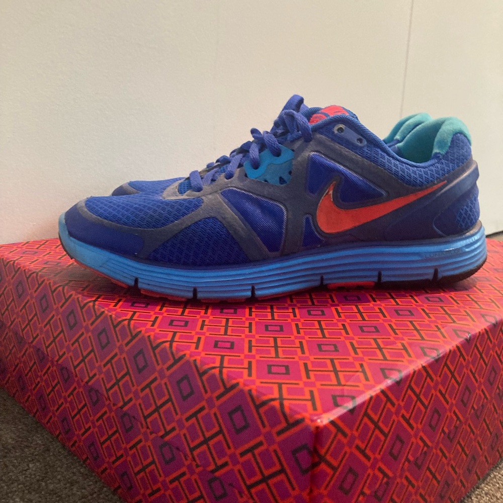 Nike lunar glide 3 a light weight running shoe